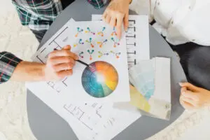 Image shows a print strategy protecting margins against economic changes. Robust decisions maximise efficiency and financial security.